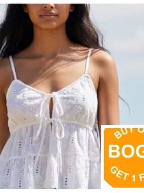 KIRIOUS Los Angeles White Eyelet Tie-Front Crop top size Junior Med
NWOT